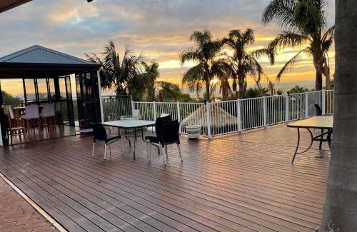 City Centre Apartment | Serene Lakeside Retreat: 4-Star Family and Pet Friendly