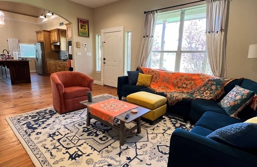 Montgomery House | Relax at Lakeside Retreat with Hot Tub & Pet-Friendly Perks