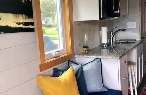 Northwest Orlando House | Pet-Friendly Lakeside Retreat with Breakfast & Scenic Views