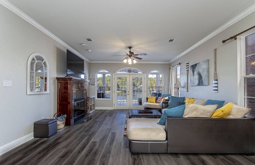 Lakeland Condo | Lakeside Retreat: 10/10 Rated with Pool & Hot Tub Access