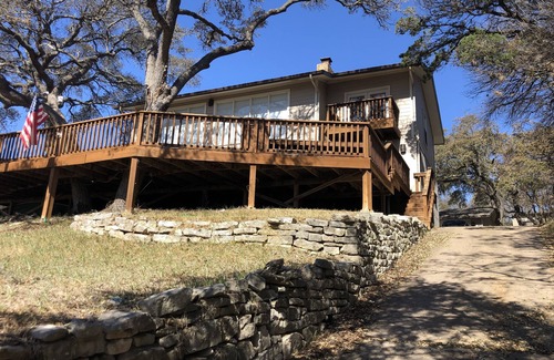 Spicewood House | Unforgettable Lakeside Retreat on Lake Travis with Scenic Views