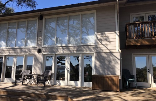 Spicewood House | Unforgettable Lakeside Retreat on Lake Travis with Scenic Views
