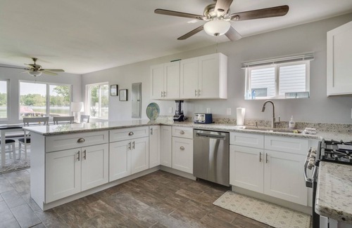 Bloomingdale House | Lakeside Retreat on South Scott Lake – Pet Friendly | Sleeps 8