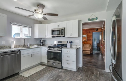 Bloomingdale House | Lakeside Retreat on South Scott Lake – Pet Friendly | Sleeps 8