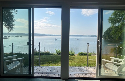 Charlotte Cottage | Lakeside retreat on Thompsons Point, private outdoor shower