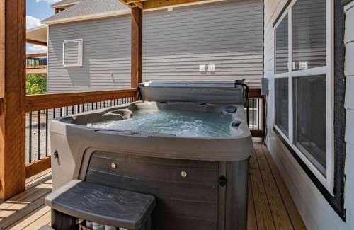 Hollister House | Serene Lakeside Retreat with Pool & Family-Friendly Amenities