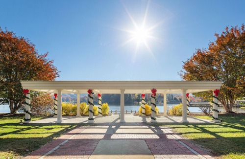 Lake Junaluska Cottage | Idyllic Lakeside Retreat at The Ginkgo Cottage with Pool
