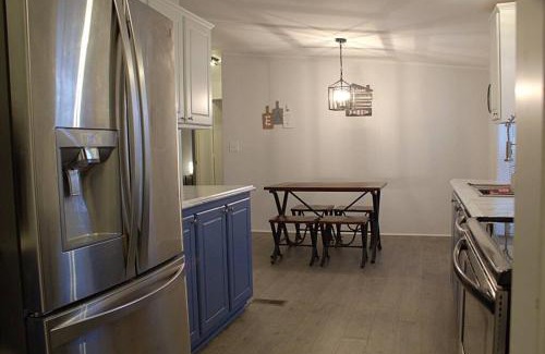 Quitman House | Pet-Friendly Lakeside Retreat with Great Guest Reviews