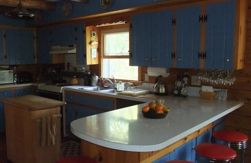 Beebe Plain Bed & Breakfast | Inviting Lakeside Room B&B with Pool and Ocean View