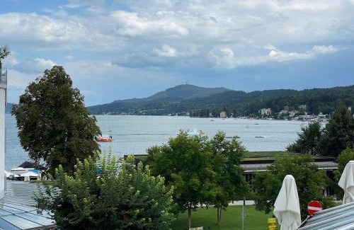 Velden am Worther See Apartment | Experience Lakeside Serenity with Oceanfront Views