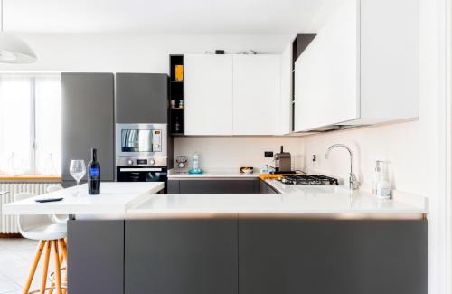 Paratico Apartment | LAKESIDE SERENITY ESCAPE - Free Wi-Fi and Private Parking Included
