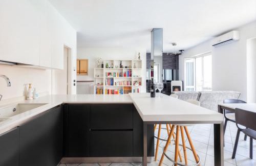 Paratico Apartment | LAKESIDE SERENITY ESCAPE - Free Wi-Fi and Private Parking Included