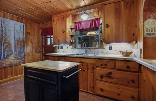 Bloomer Cabin | Lakeside Serenity: Your Perfect Northwoods Exhale