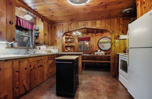 Bloomer Cabin | Lakeside Serenity: Your Perfect Northwoods Exhale