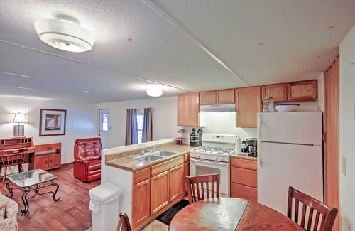 Silver Springs House | Cozy Lakeside Silver Springs Cabin with On-Site Boat Ramp