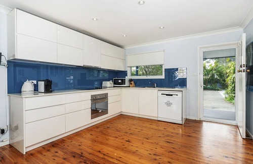 Sanctuary Point House | Pet-Friendly Lakeside Sorrento with Pool & Lake Views