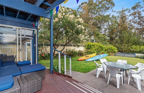 Sanctuary Point House | Pet-Friendly Lakeside Sorrento with Pool & Lake Views