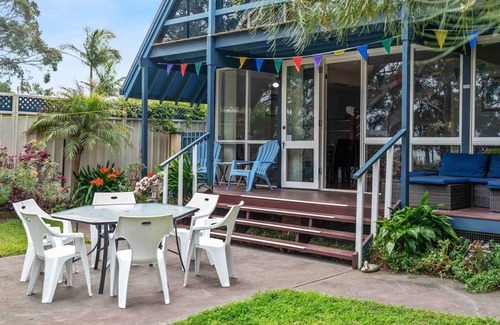 Sanctuary Point House | Pet-Friendly Lakeside Sorrento with Pool & Lake Views