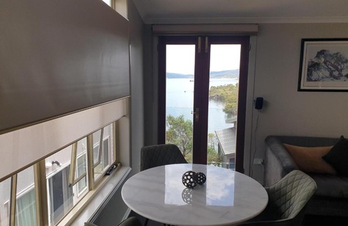 East Jindabyne Apartment | Lakeview Retreat: Highly Rated & Family-Friendly Escape