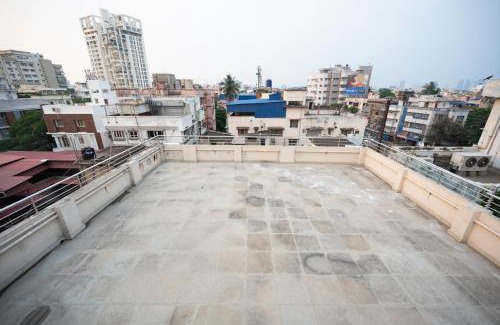 Kolkata Apartment | Serene Lakeside Suites: 4-Star Family-Friendly Retreat