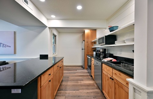 Webb Lake Condo | Inviting Lakeside Bear Condo: Beach, Pool & Private Balcony