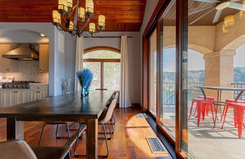 Oak Shores On Lake Austin House | Experience Lakefront Bliss at WalkerVR Stairway to Heaven