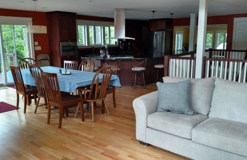 Purgatory House | Pet-Friendly Lakeside Vacation Home with Spa & Pool Access