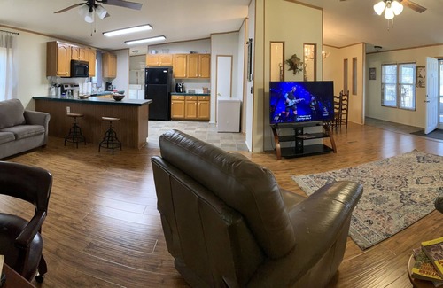 Wynnburg Cabin | Scenic Lakeside View Lodge Near Reelfoot Lake with Kitchen
