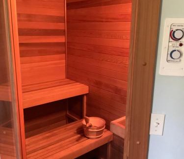 Cottage Grove Cabin | Relaxing Lakeside Villa with Pool and High Guest Ratings