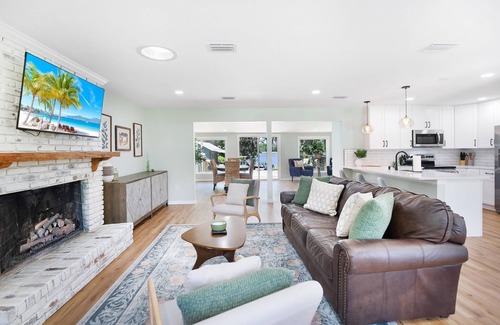 Doctors Inlet House | Experience Lakeside Lilypad: Kayak, Grill & Firepit Fun