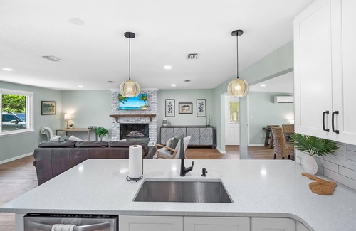 Doctors Inlet House | Experience Lakeside Lilypad: Kayak, Grill & Firepit Fun