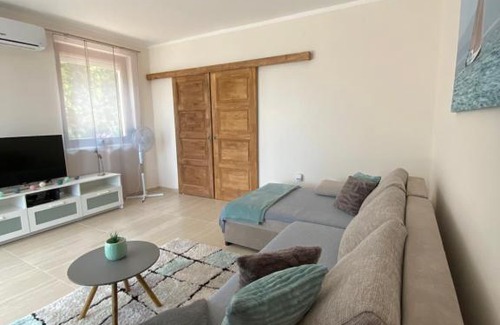 Zamardi House | Experience Lakesidehouse Szofi: Beachfront Bliss Awaits