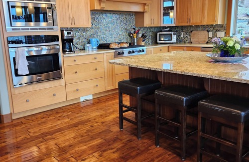 Central Okanagan House | Discover a Hidden Gem Home with Lakeview in Kelowna