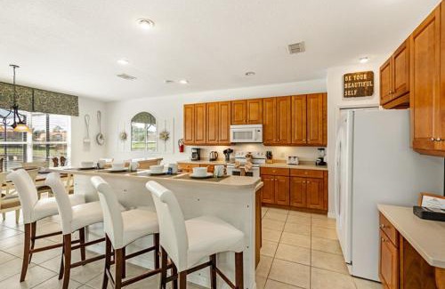 Bellavida House | Relaxing Retreat: Lakeside Landing at Ellis Exclusive Villas