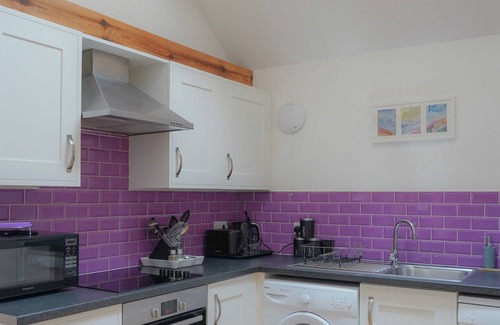 Norwich House | Idyllic Lakeview Lodge Farm: 2-Bed Retreat Near Norwich