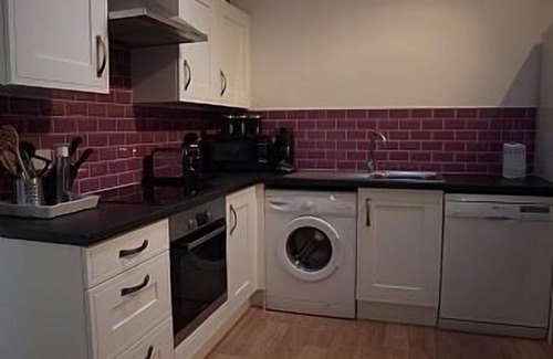 Norwich House | Idyllic Lakeview Lodge Farm: 2-Bed Retreat Near Norwich