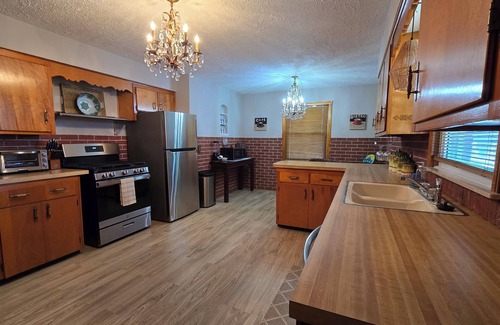 Lorain House | Premier Lakeview Beach Bungalow with Oceanfront Access