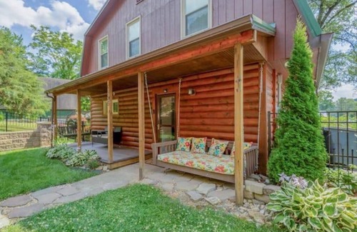 Dublin House | Relaxing Lakeview Cabin with Spa and Family-Friendly Amenities