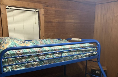 Arnolds Park Cottage | Lakeview Cottage: Ideal Retreat with Private Dock & Kitchen