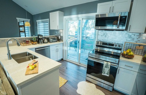 Valentia Cottage | Modern Lakeview Cottage with Kayaks, Firepit & More!