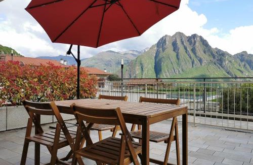Zorzino Apartment | Inviting Lakeview Escape with Pool and Oceanfront Views