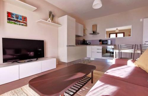 Zorzino Apartment | Inviting Lakeview Escape with Pool and Oceanfront Views