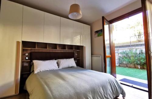 Zorzino Apartment | Inviting Lakeview Escape with Pool and Oceanfront Views