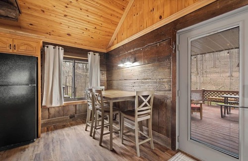 Celestine Cabin | Experience Lakeview Falls: Scenic Retreat with Spa & Pets Welcome