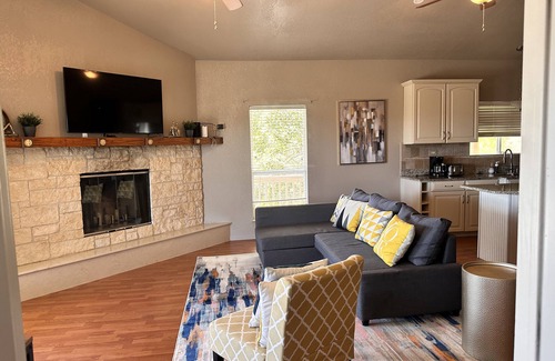 Belton House | Lakeview Retreat: Ideal for Reunions & Family Gatherings