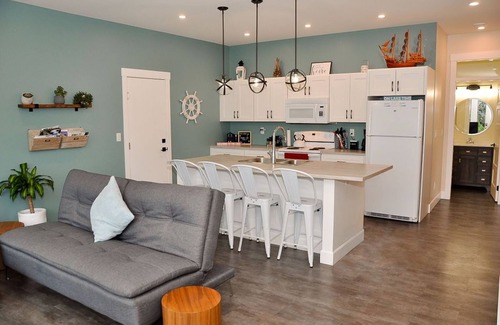 Central Okanagan House | Lakeview Oasis with Relaxing Hot Tub - Guest Rated 10/10