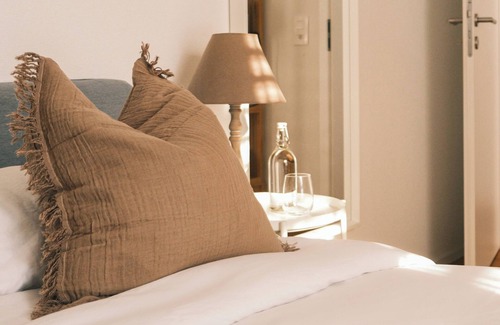 Chatillon Bed & Breakfast | Lakeview Guesthouse with Two Bedrooms & Private Bathroom