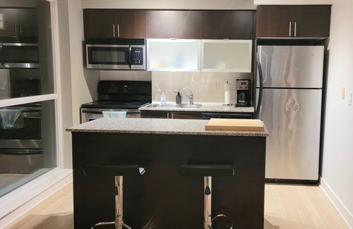 King West Village Condo | Lakeview High Rise: Pet-Friendly Stay with Pool & Breakfast