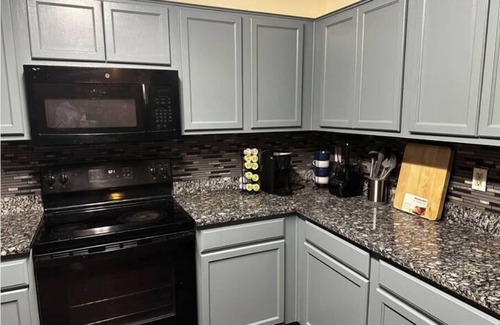 Grand Prairie House | Lakeview Home in Grand Prairie