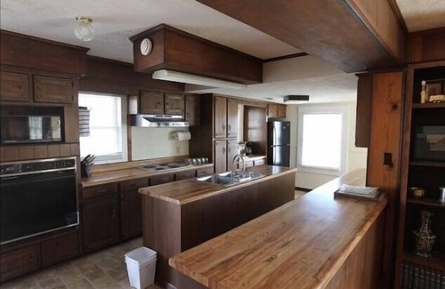 Benton Cottage | Lakeview Home on Jonathan Creek with Pool & Breakfast